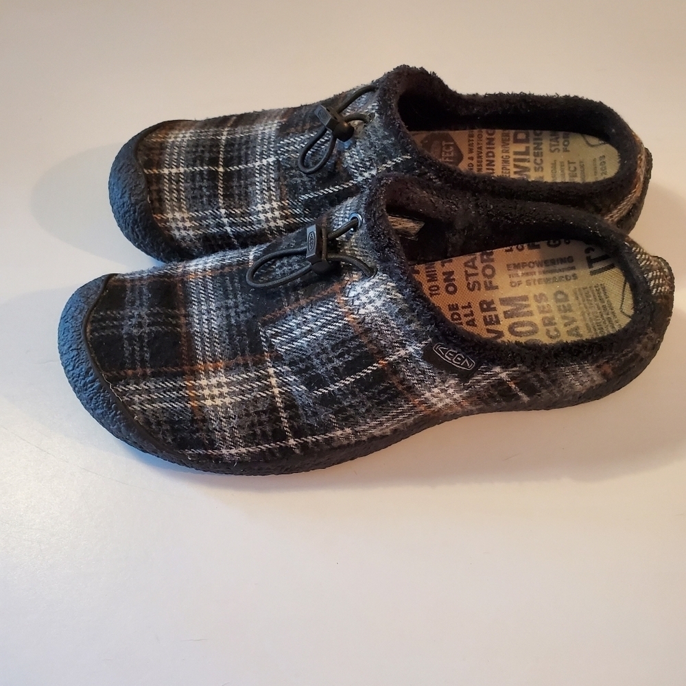 Keen Howser Clog/Slipper Size 9 - Picture 2 of 6
